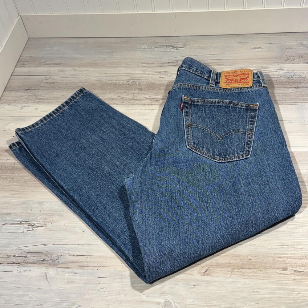 Levi's Mens 550 Relaxed Fit Blue Jeans size 38x30 Zip Fly 100 Cotton Denim Pants
